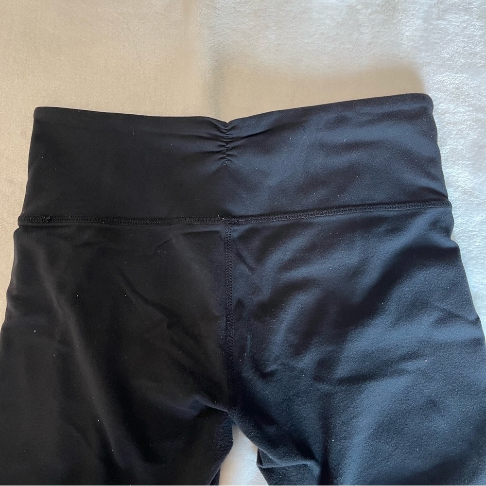 Lululemon Black Crop Leggings - Picture 4 of 6